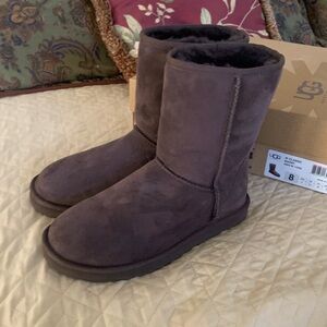 UGG Women's Classic Short Boots NEW